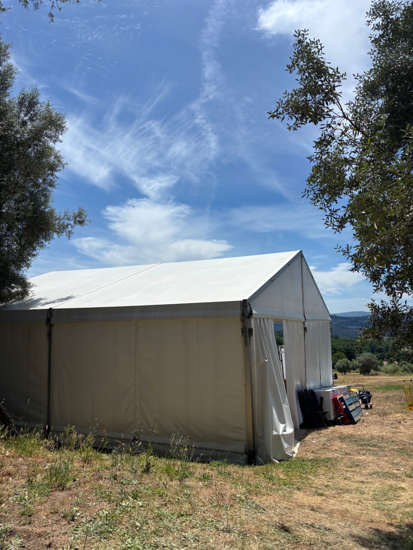 Carpa modular en exterior a plena luz