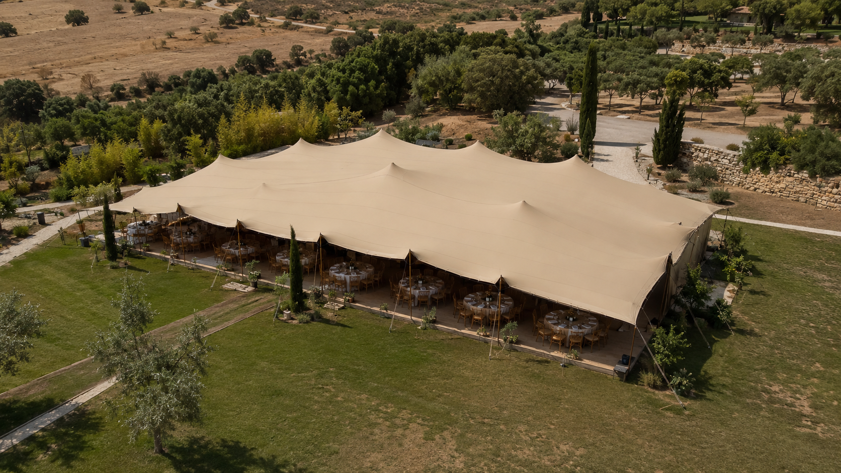Carpa beduina con banquete (vista aérea)
